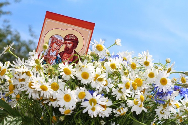Литературная программа «Давай писать о нас роман – длиною в жизнь, на чистовик»