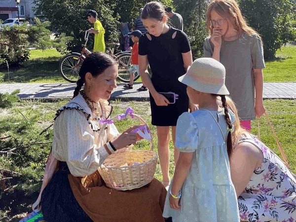 Праздничная программа «Главнее всех – моя семья» в сквере «Корабельный»