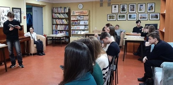 Выставка книжных предпочтений «Все начинается с любви»