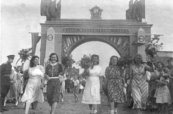 Выставка «Ленинградский парад Победы»