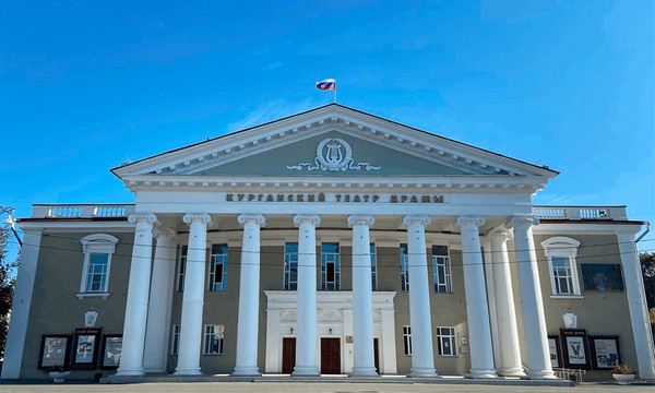 Спектакль «Курган FM. От истории города к истории театра»