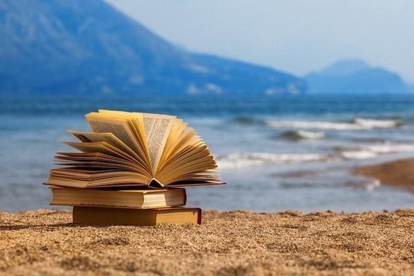 Выставка «В отпуск вместе с книгой»