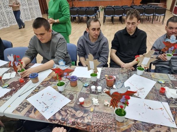 Мастер класс цветными карандашами на картоне «Ромашка»