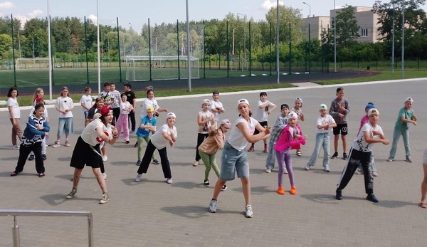 Танцевальная программа «Ромашковое лето»