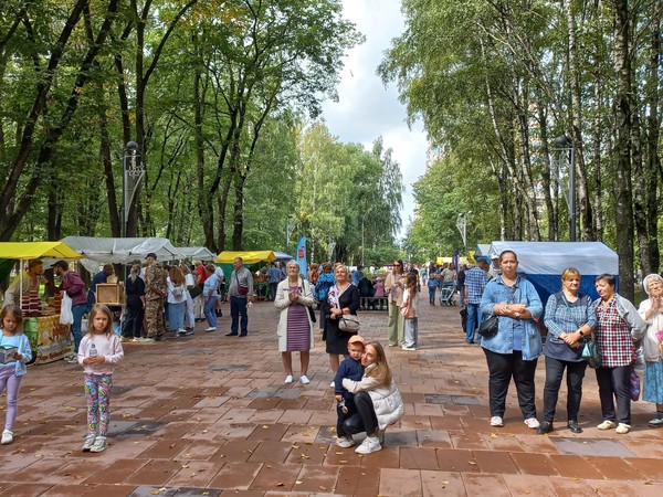 Праздник мёда в парке Ветеранов