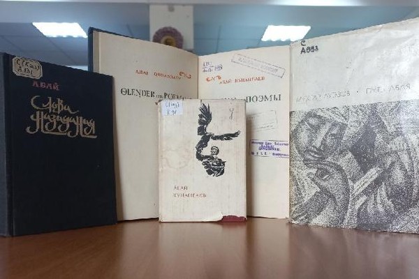 Выставка изданий «Признанный миром»