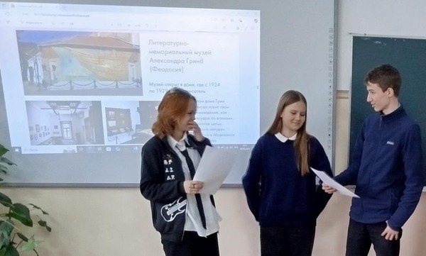 Обзор у книжной выставки «Сокровища книжных полок»