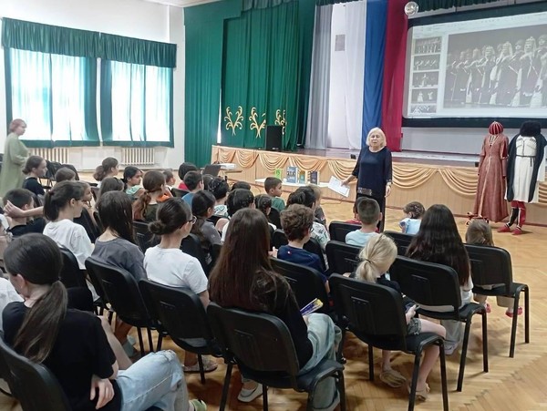 Историко–краеведческий экскурс «По природным достопримечательностям КБР»