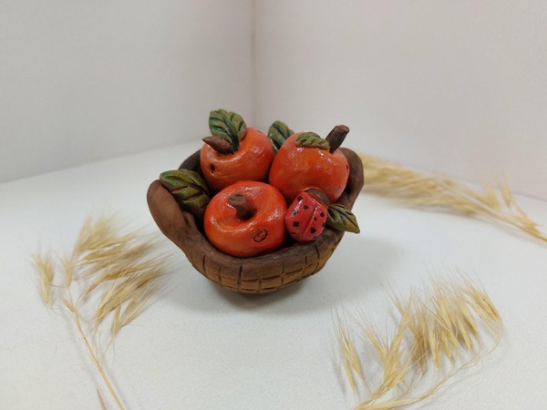 Мастер-класс по лепке из глины «Корзинка с яблоками»