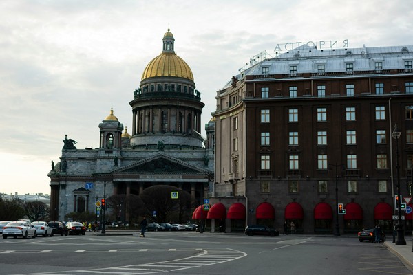 Фотосессия на питерских улочках и террасе с видом на Исаакиевский собор