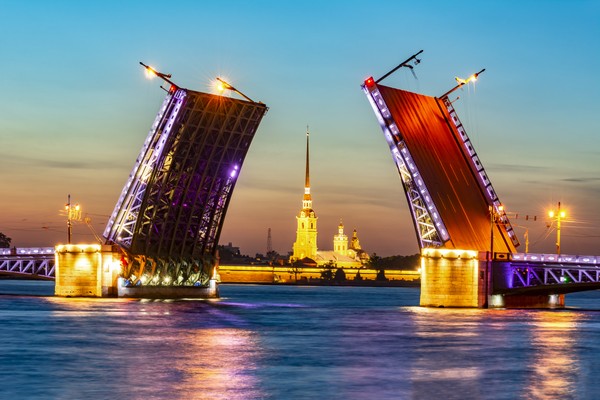 Ночная экскурсия по Санкт-Петербургу с разводом мостов, заездом к Лахта центру и теплоходом