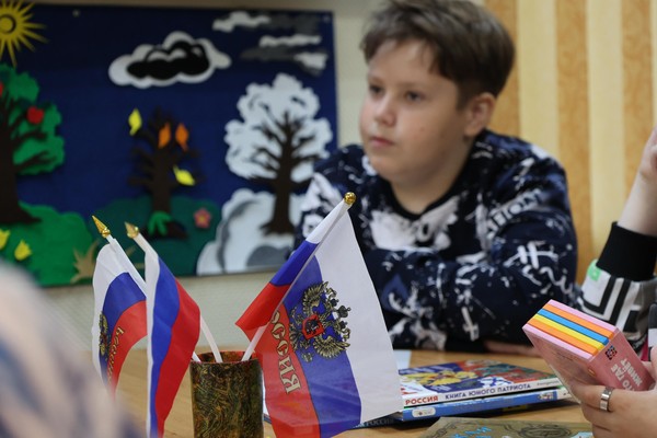 Геральдический утренник «Мы флагом российским гордимся своим»