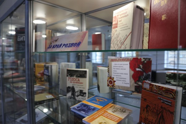 Выставка «Время знать: книги, которые будят ум»