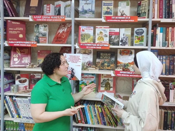 Беседы у книжной выставки «В 43-м под Курском»