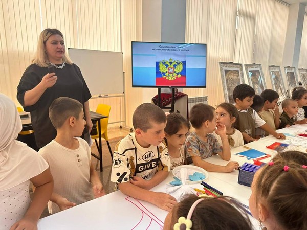 Патриотическая акция «Цвета Родины»