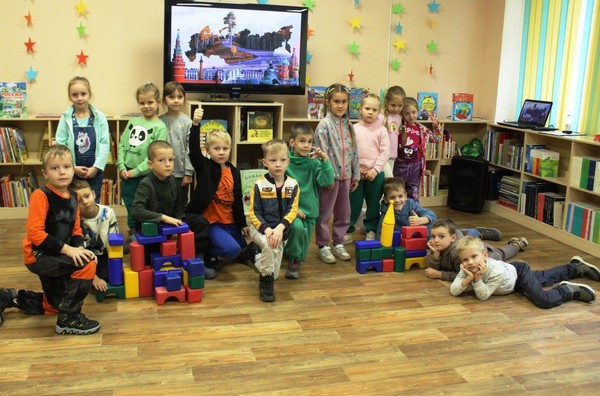 Познавательно–игровая программа «Мы живём в России»