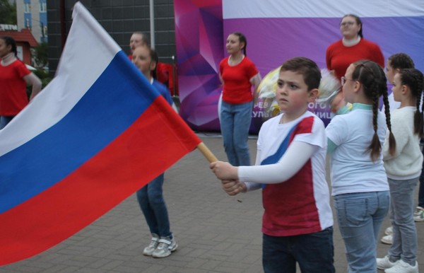 Игровая программа «Три цвета России»