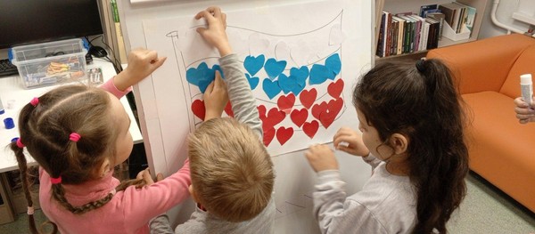 Патриотический час «Гордо реет флаг России»