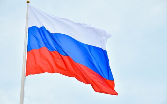 Флаг российский гордо реет