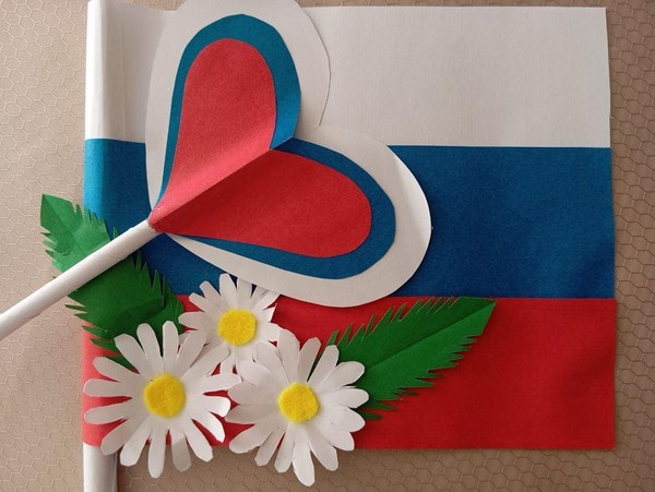 Концертная программа «Под флагом России живу!»