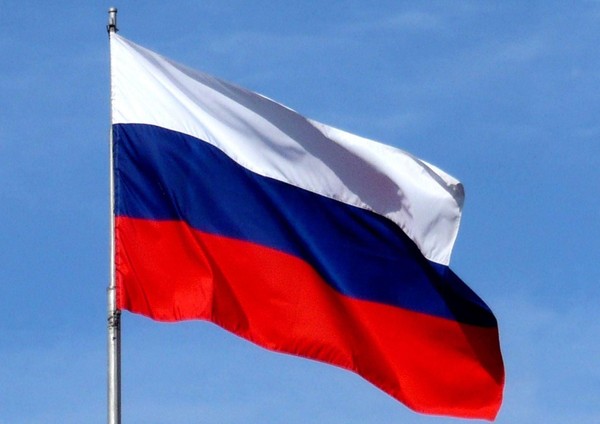 И гордо реет флаг России