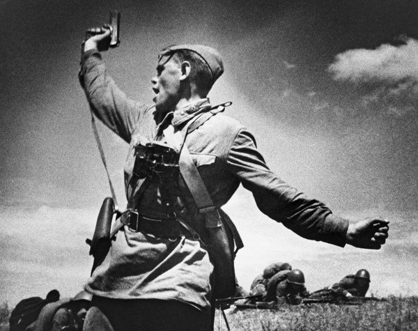 Фотовыставка «Герои на все времена»