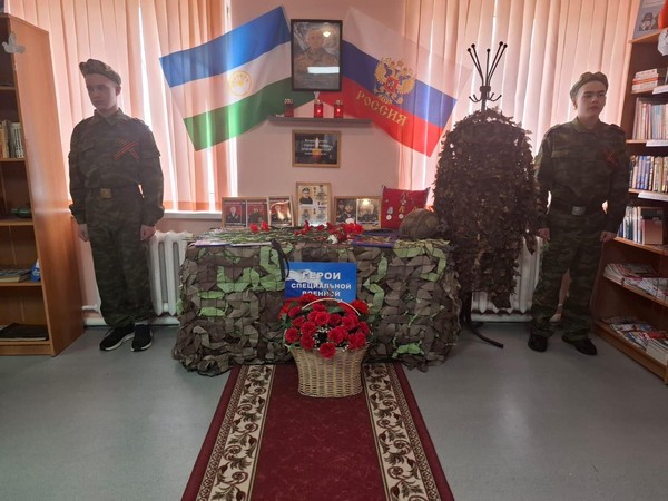 Патриотическая выставка «Памяти воинов будьте достойны»