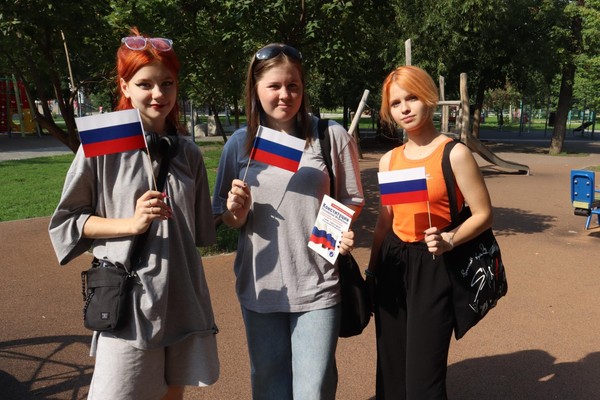 Предметно-иллюстрированная выставка «Наша страна – наши цвета»