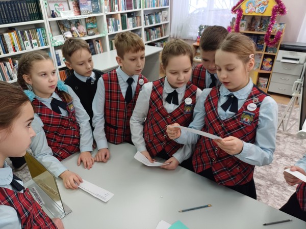 Библиотечный урок «Книга спешит на помощь школьнику»