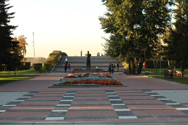 Пешеходная экскурсия по Тихвинской площади