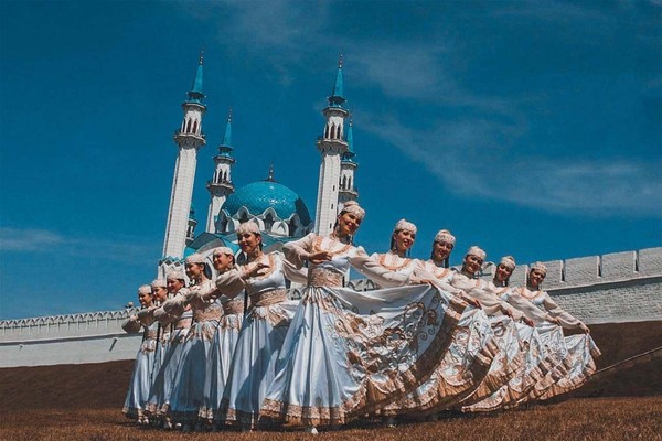 «Про отчий край спроси у книг»