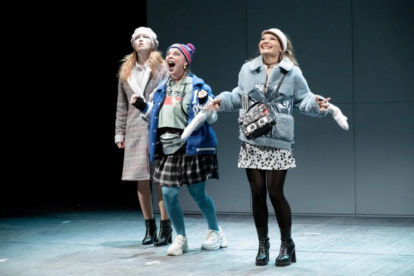 Спектакль «Фанатки»