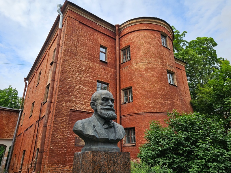 Лаборатория академика Павлова с посещением Башни молчания