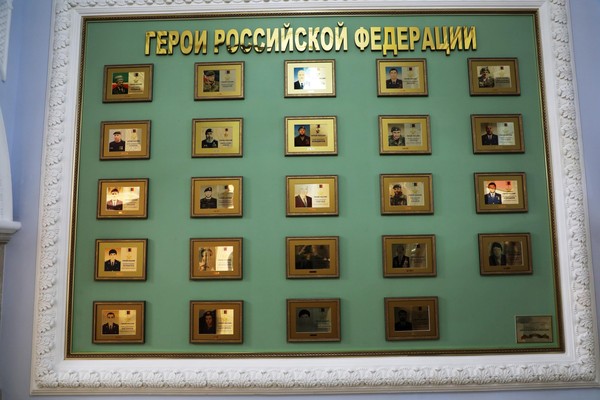 Экскурсия по стенду «Герои Российской Федерации»