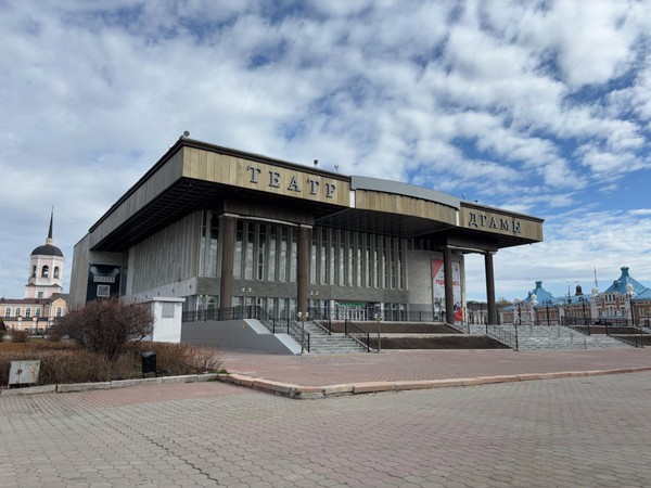 Эскиз спектакля «Девчата»