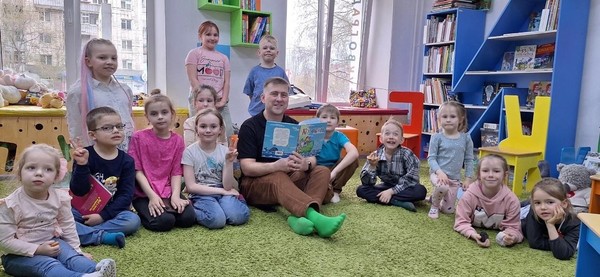 Громкие чтения «Папины сказки»