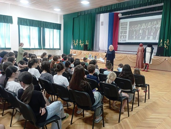 Краеведческий час «Город в подкове гор»