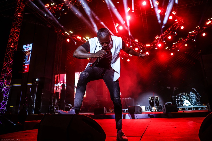 Концерт AKON на сцене ЦСКА Арены