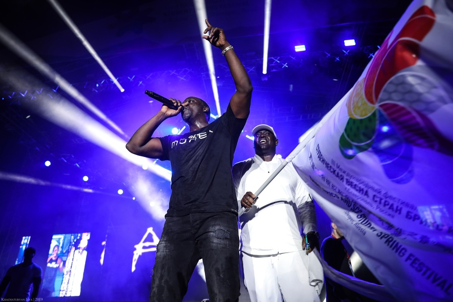 Akon наслаждается русским колоритом