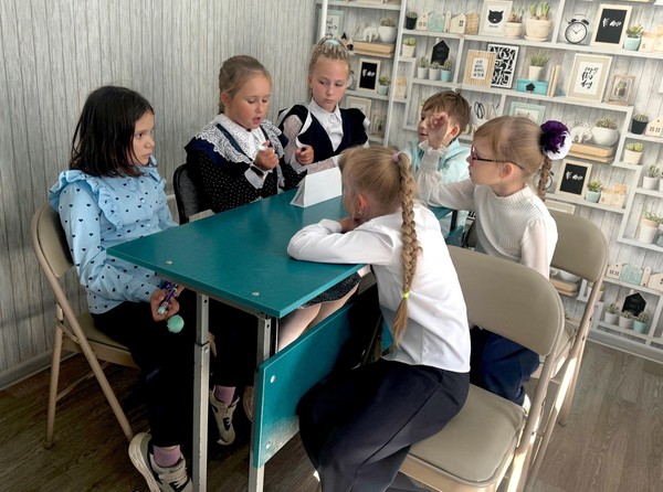 Игровая программа «И снова звонок нас зовет на урок»