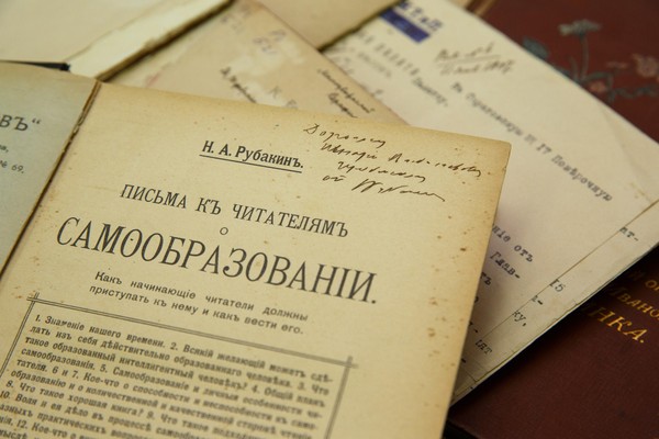 Выставка «Вселенная в алфавитном порядке»