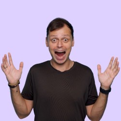 Виктор Комаров