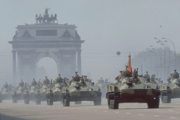 Тематическая беседа «Участие ВДВ в параде Победы 1995 года»