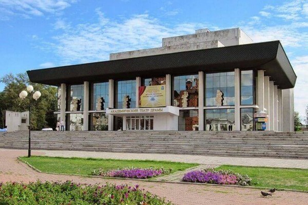 Спектакль «Мир во время войны»