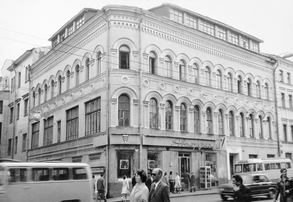 Выставка «Век традиций» (живопись, графика, театрально-декорационное искусство)