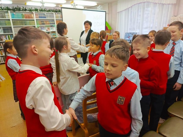 Литературная игра «Я детством живу, стараясь из детства не выпасть...»