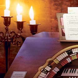 Театральный орган в усадьбе. Вечер при свечах. Неоклассика