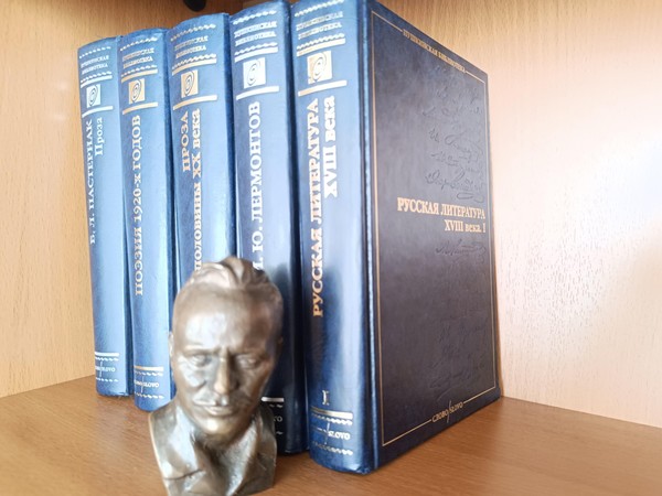 Выставка «Золото и серебро литературы»