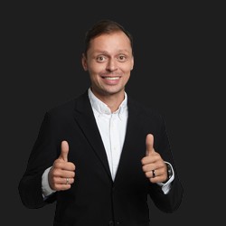 Виктор Комаров