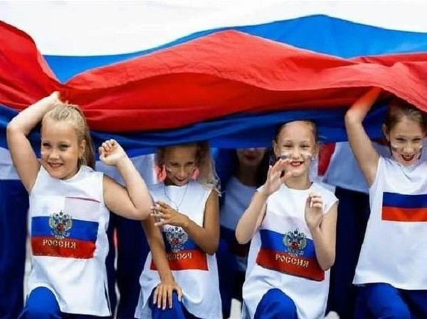 Урок патриотизма «Под флагом России»